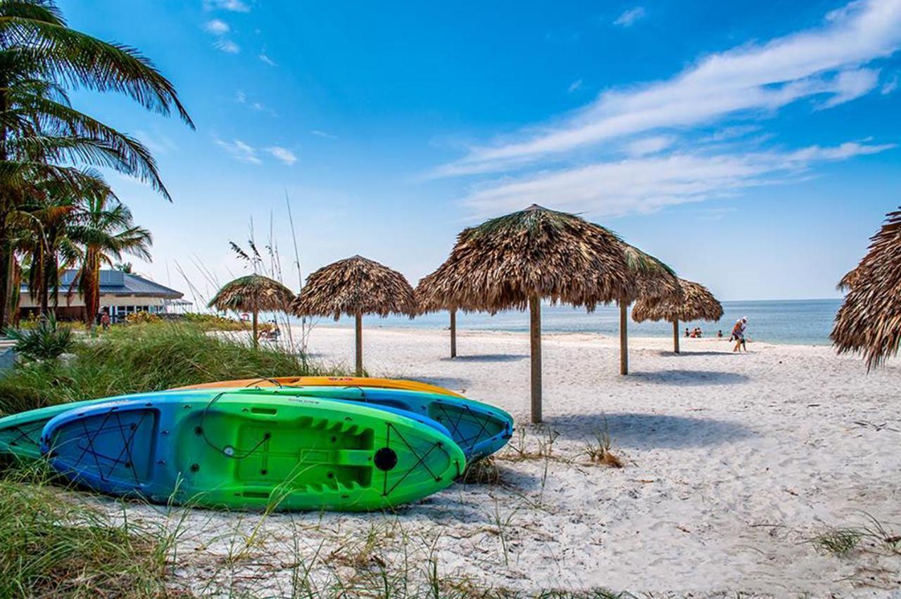Naples Beach Hotel And Golf Club Bagian luar foto