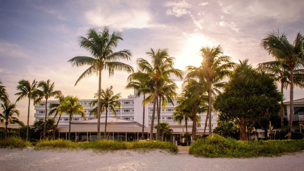 Naples Beach Hotel And Golf Club Bagian luar foto